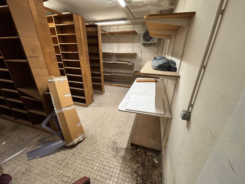 Location pure Local commercial 103 m² Paris - 7