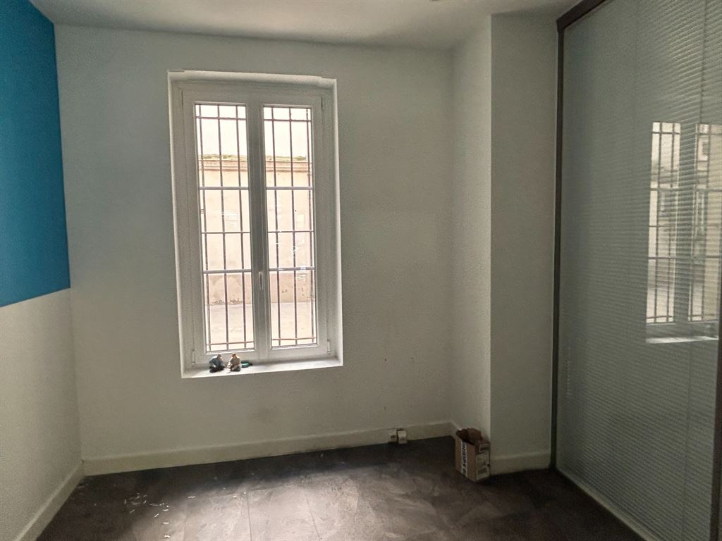 Location pure Local commercial 75 m² Paris - 6