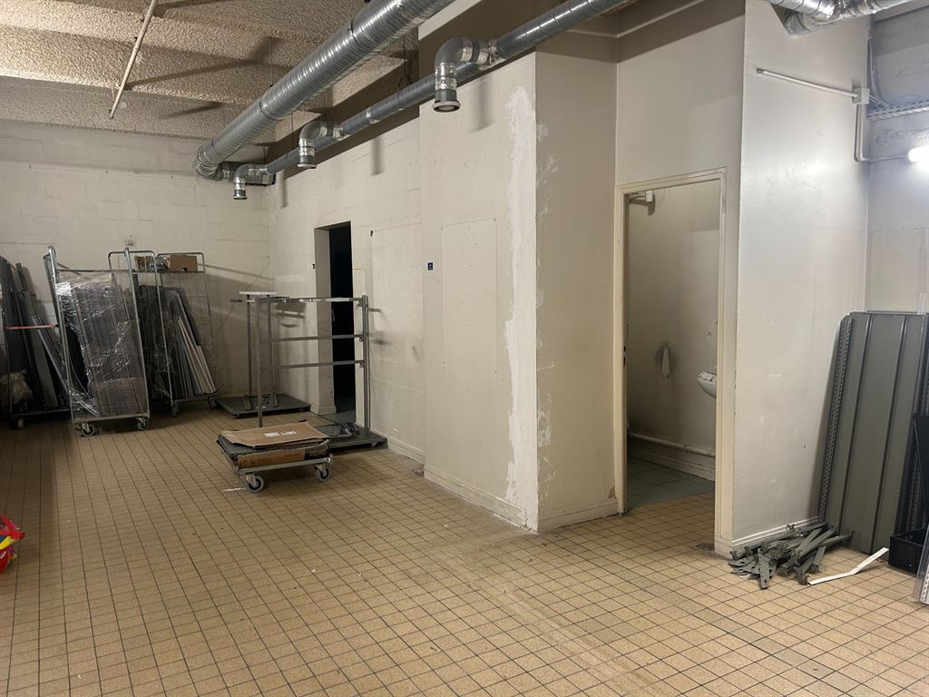 Location pure Local commercial 358 m² Paris - 6