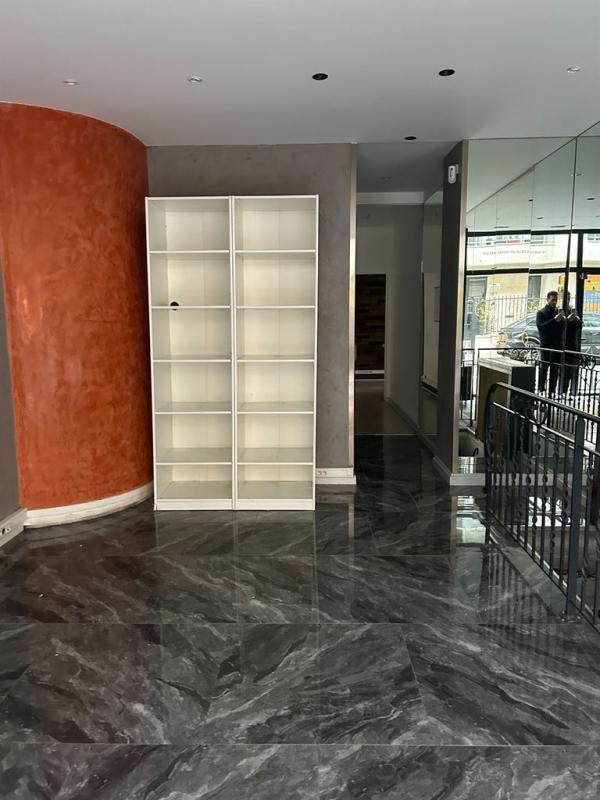 Location pure Local commercial 67 m² Paris - 2