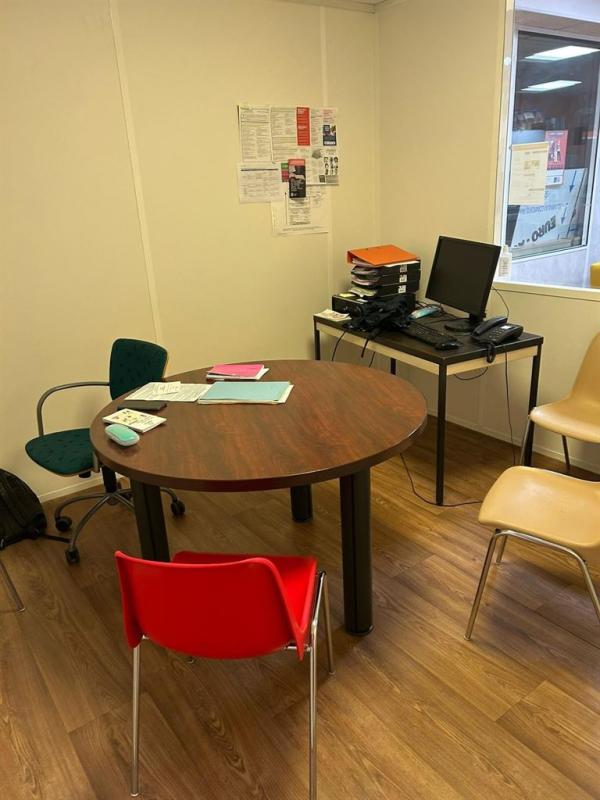 Location pure Local commercial 440 m² Paris - 7