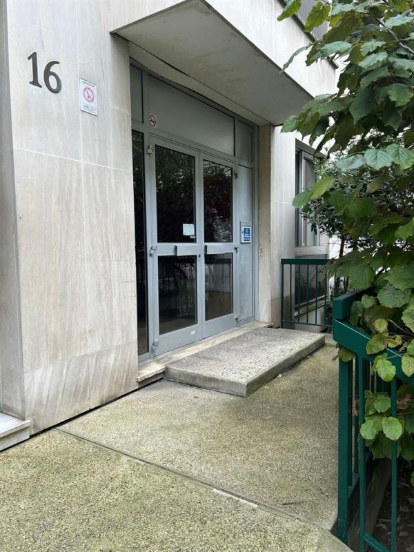 Location pure Local commercial 440 m² Paris - 3