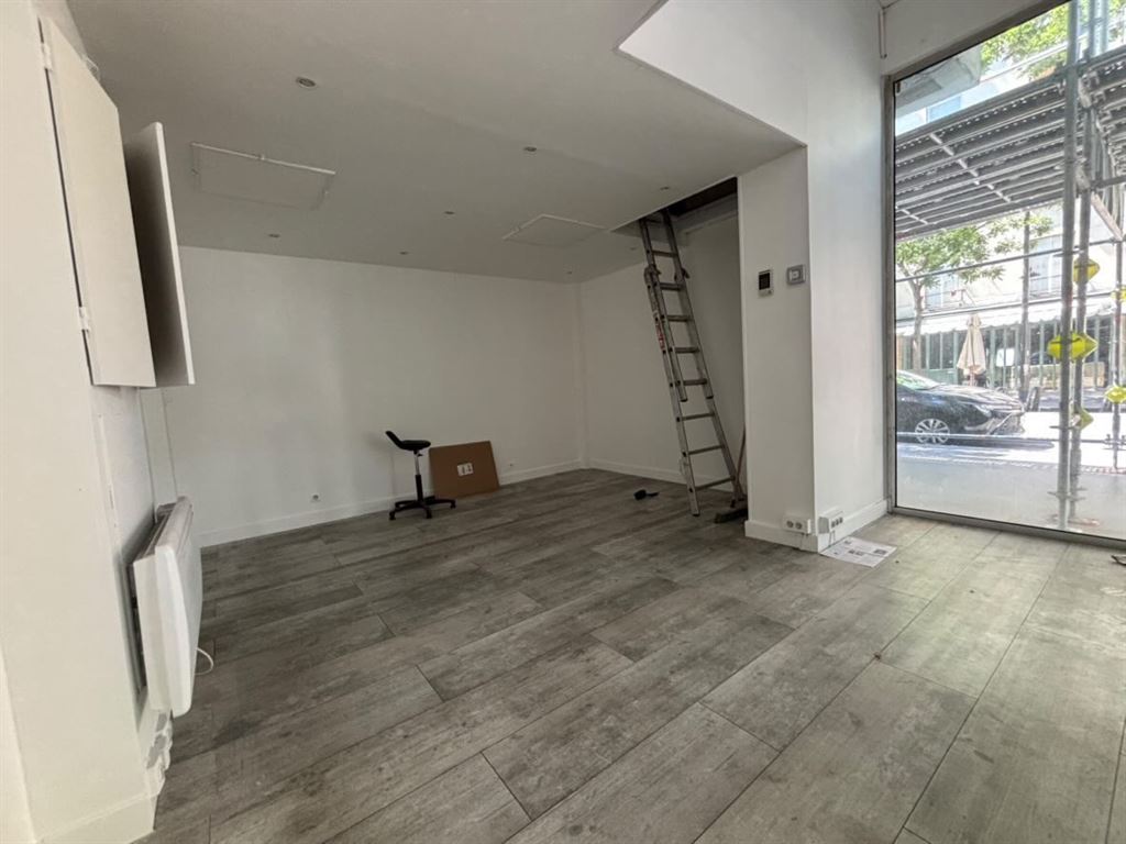 Location pure Local commercial 73 m² Paris