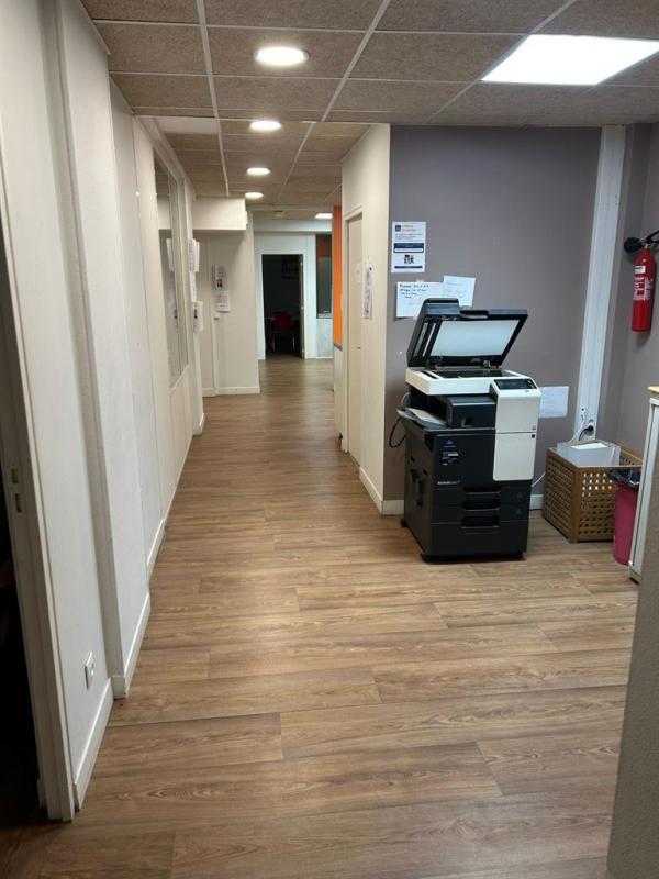 Location pure Local commercial 440 m² Paris - 8