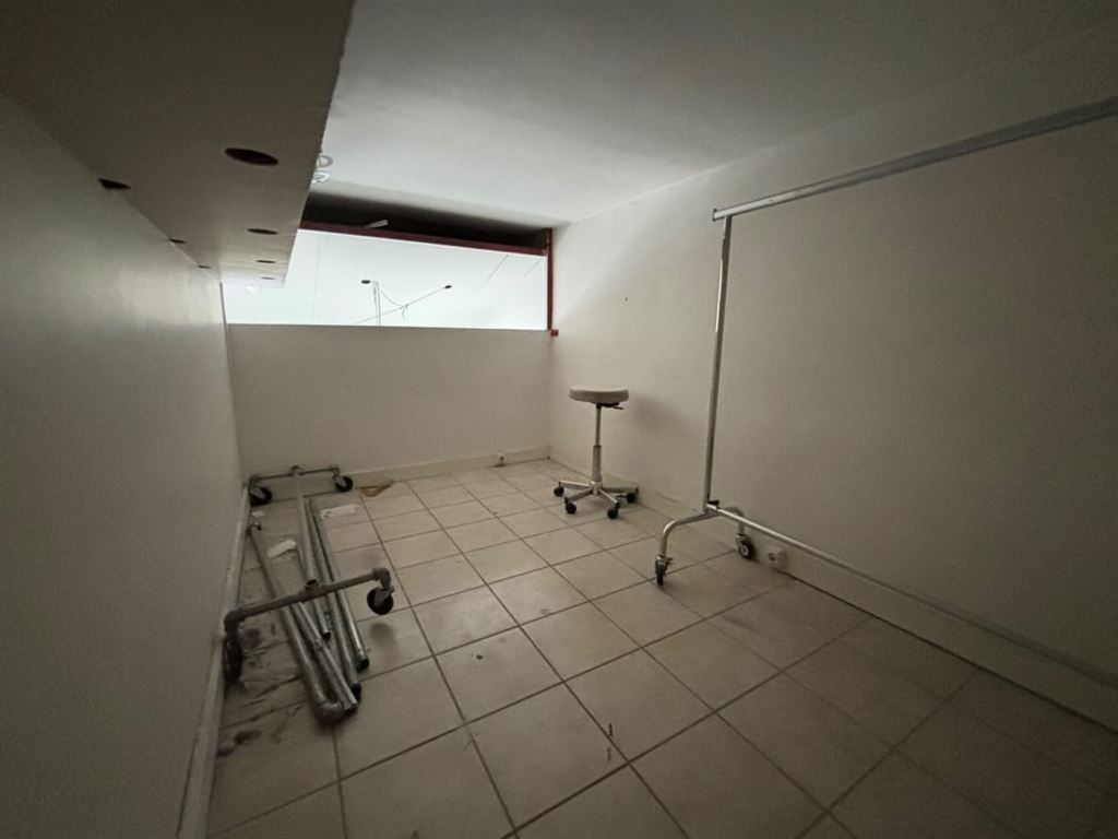 Location pure Local commercial 73 m² Paris - 4
