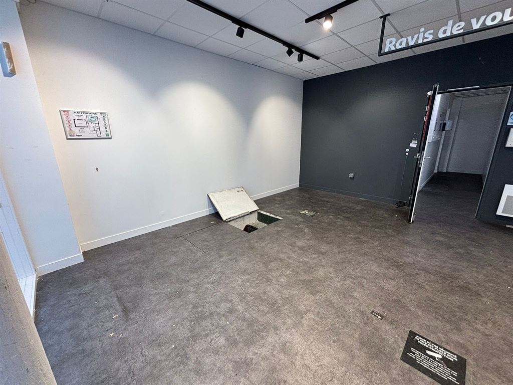 Location pure Local commercial 103 m² Paris - 4