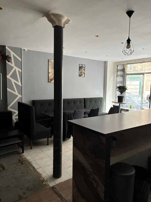 Location pure Local commercial 63 m² Paris - 8