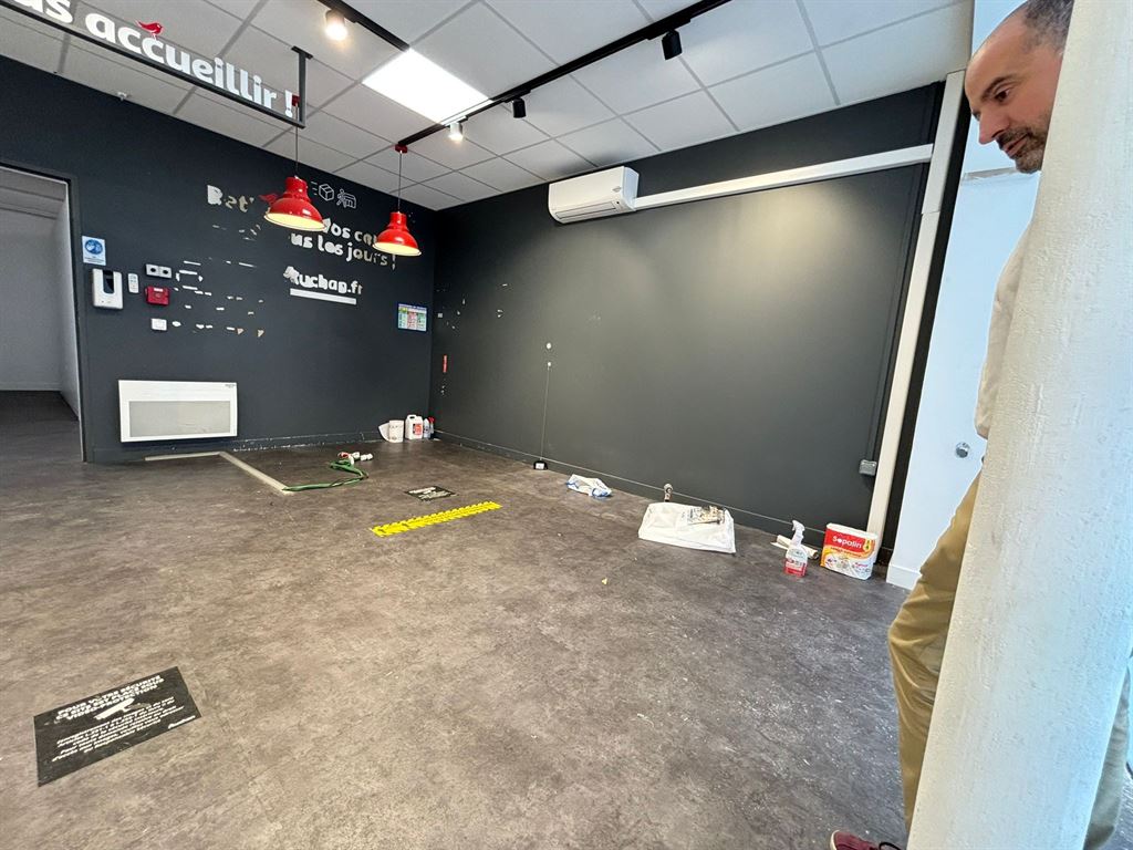 Location pure Local commercial 103 m² Paris - 2