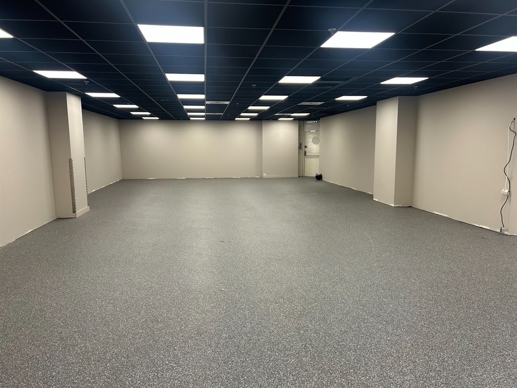 Location pure Local commercial 358 m² Paris - 2