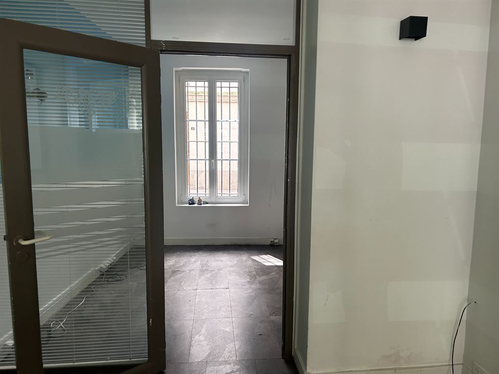 Location pure Local commercial 75 m² Paris - 7
