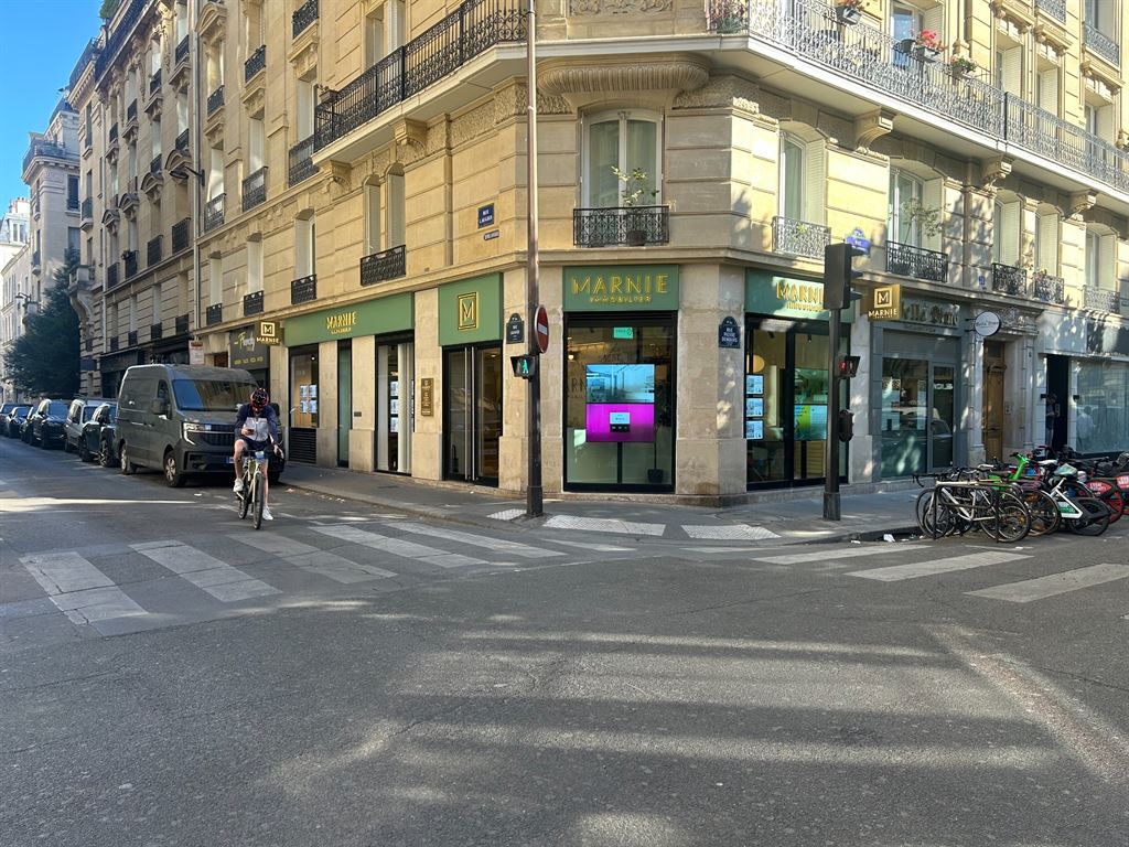 Location pure Local commercial 85 m² Paris - 2