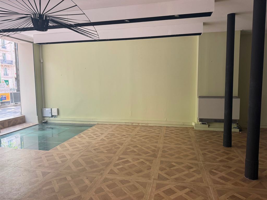 Location pure Local commercial 170 m² Paris - 7