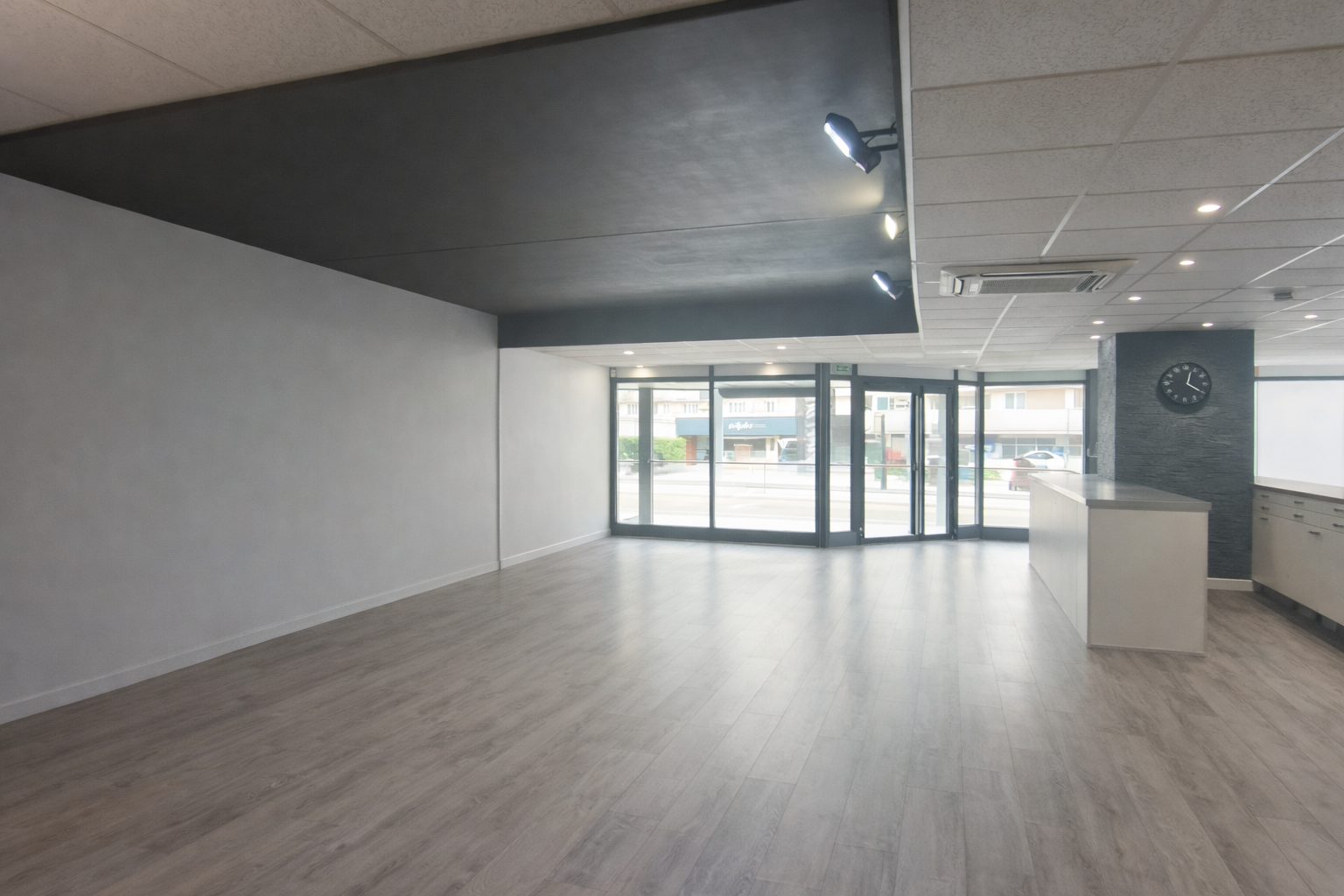 Location pure Local commercial 399 m² Besançon