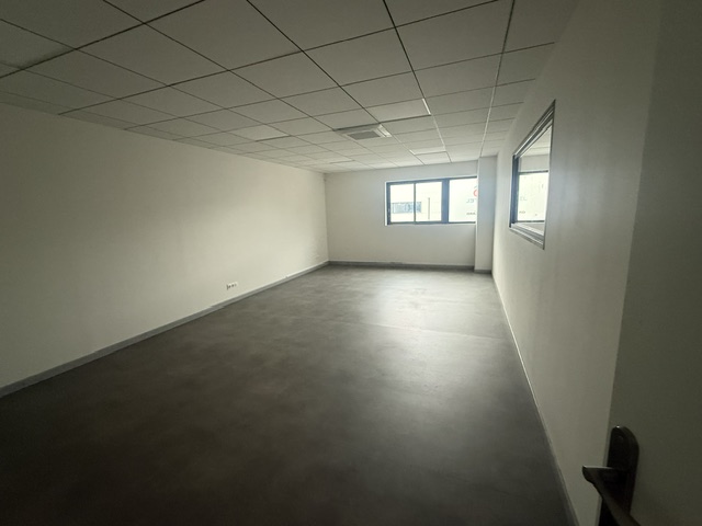 Vente de murs libres Entrepôt 416 m² Voreppe - 3