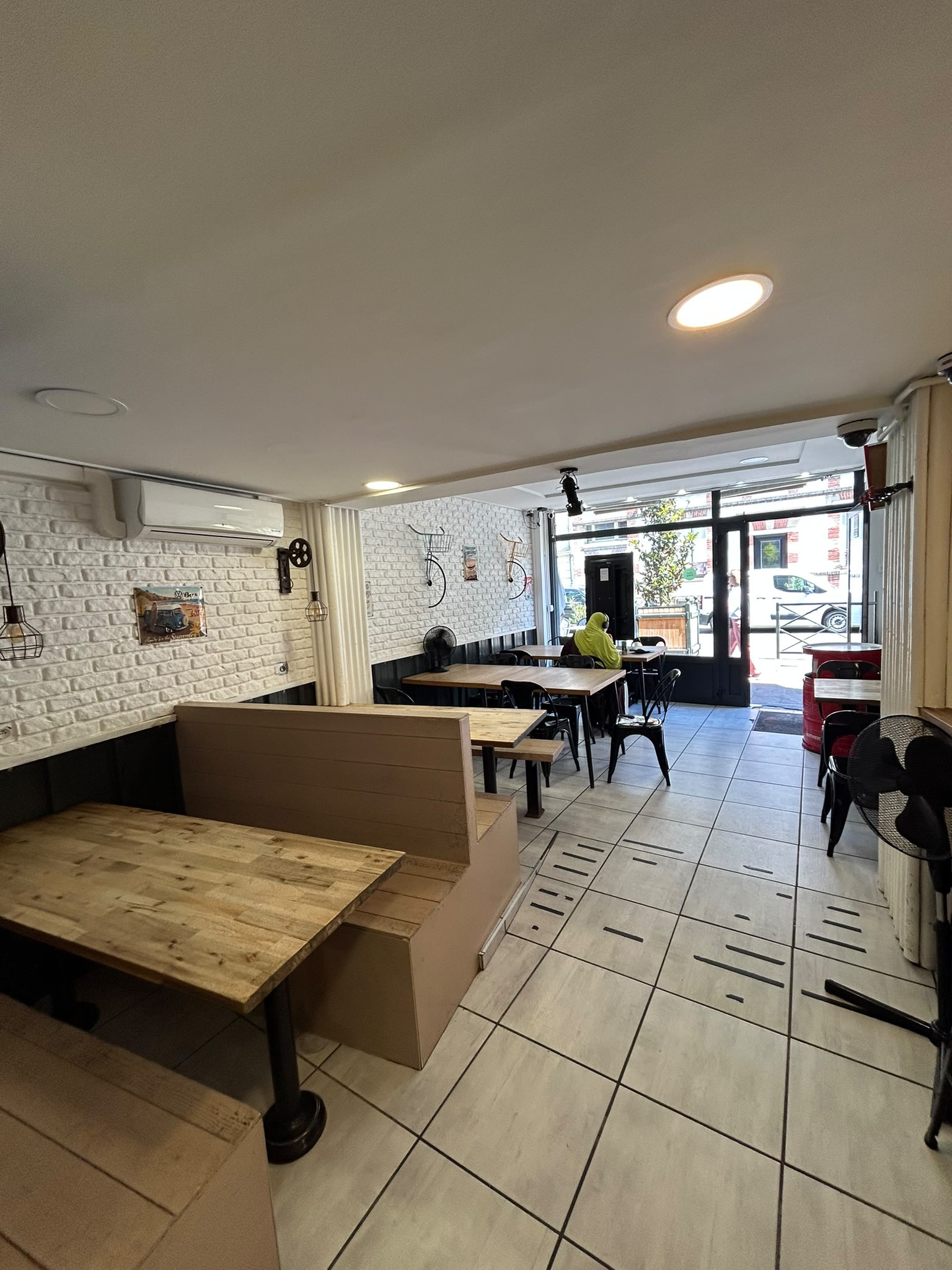Vente de fonds de commerce Local commercial 130 m² Saint-Germain-en-Laye
