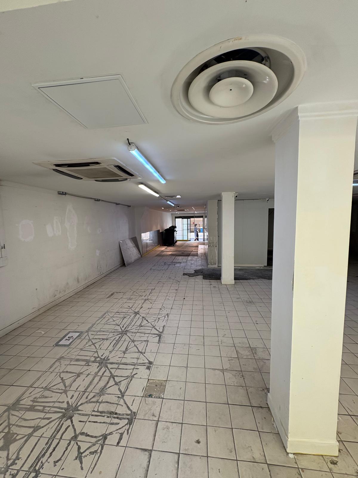Location pure Local commercial 380 m² Levallois-Perret