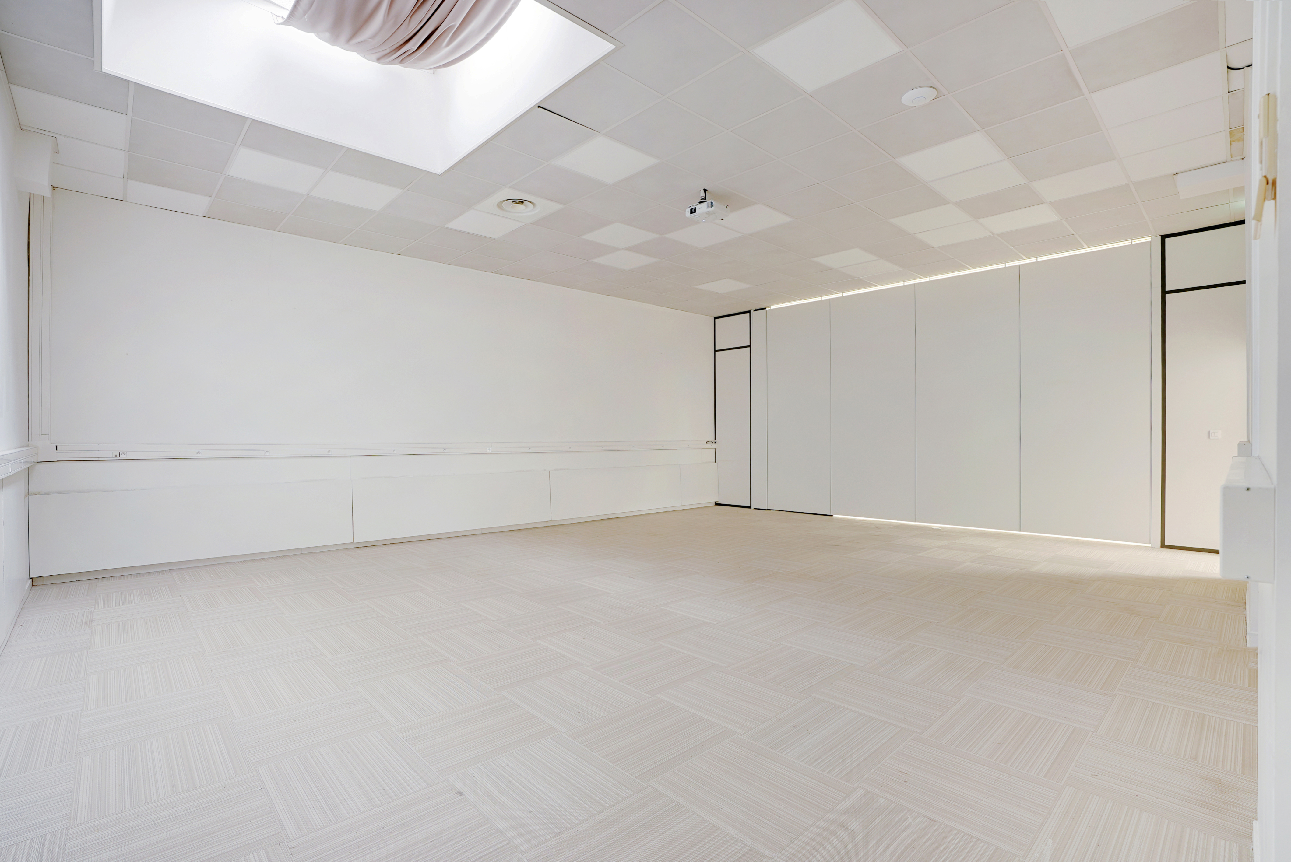 Location pure Local commercial 550 m² Paris - 9