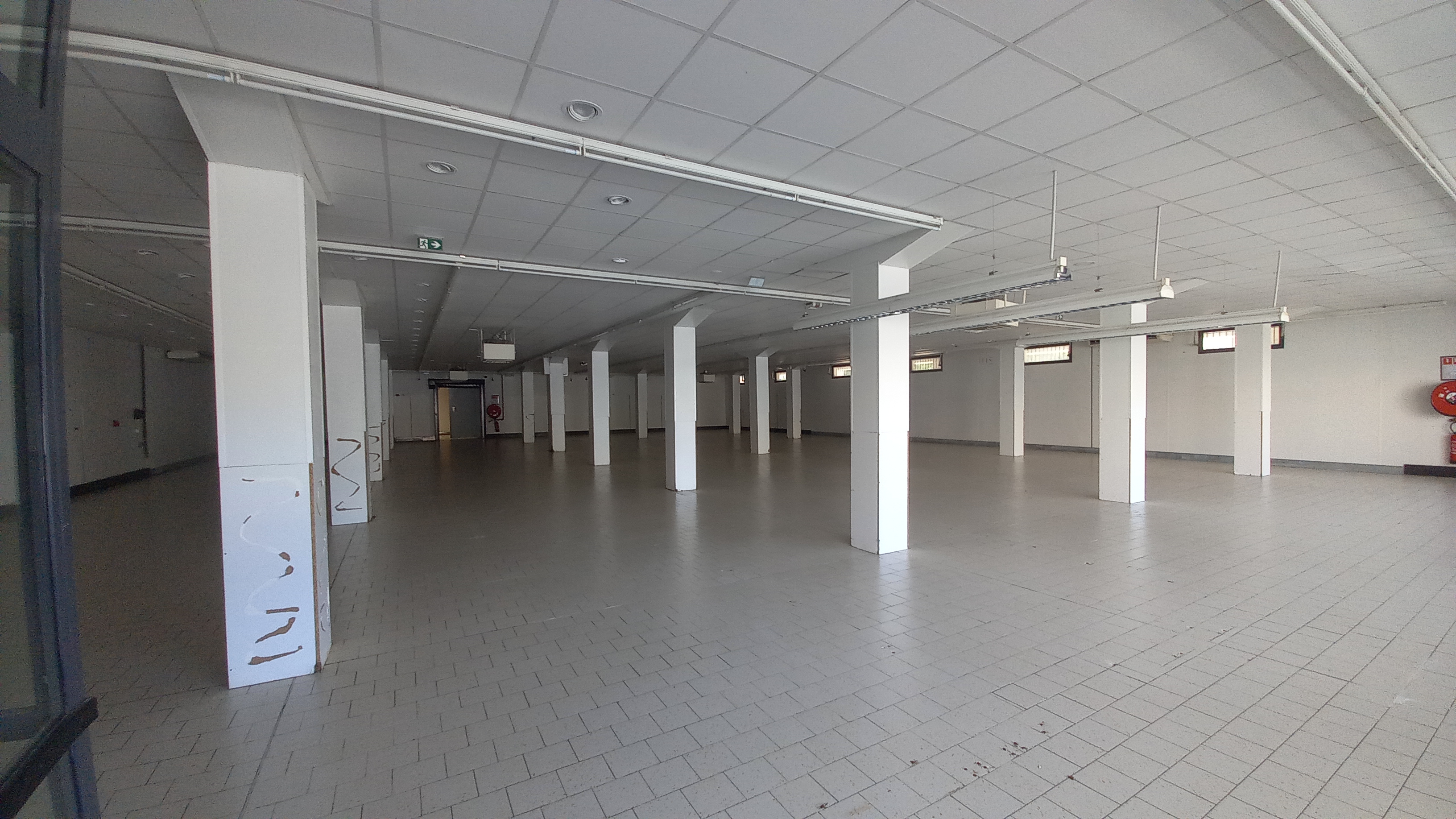 Vente de murs libres Local commercial 880 m² Besançon - 2