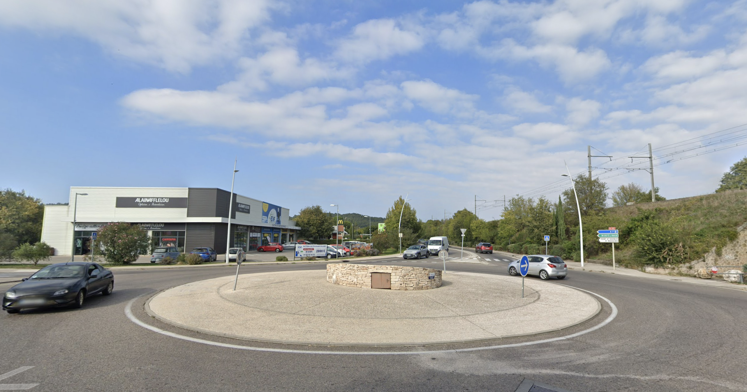 Location pure Local commercial 308 m² Bagnols-sur-Cèze - 2