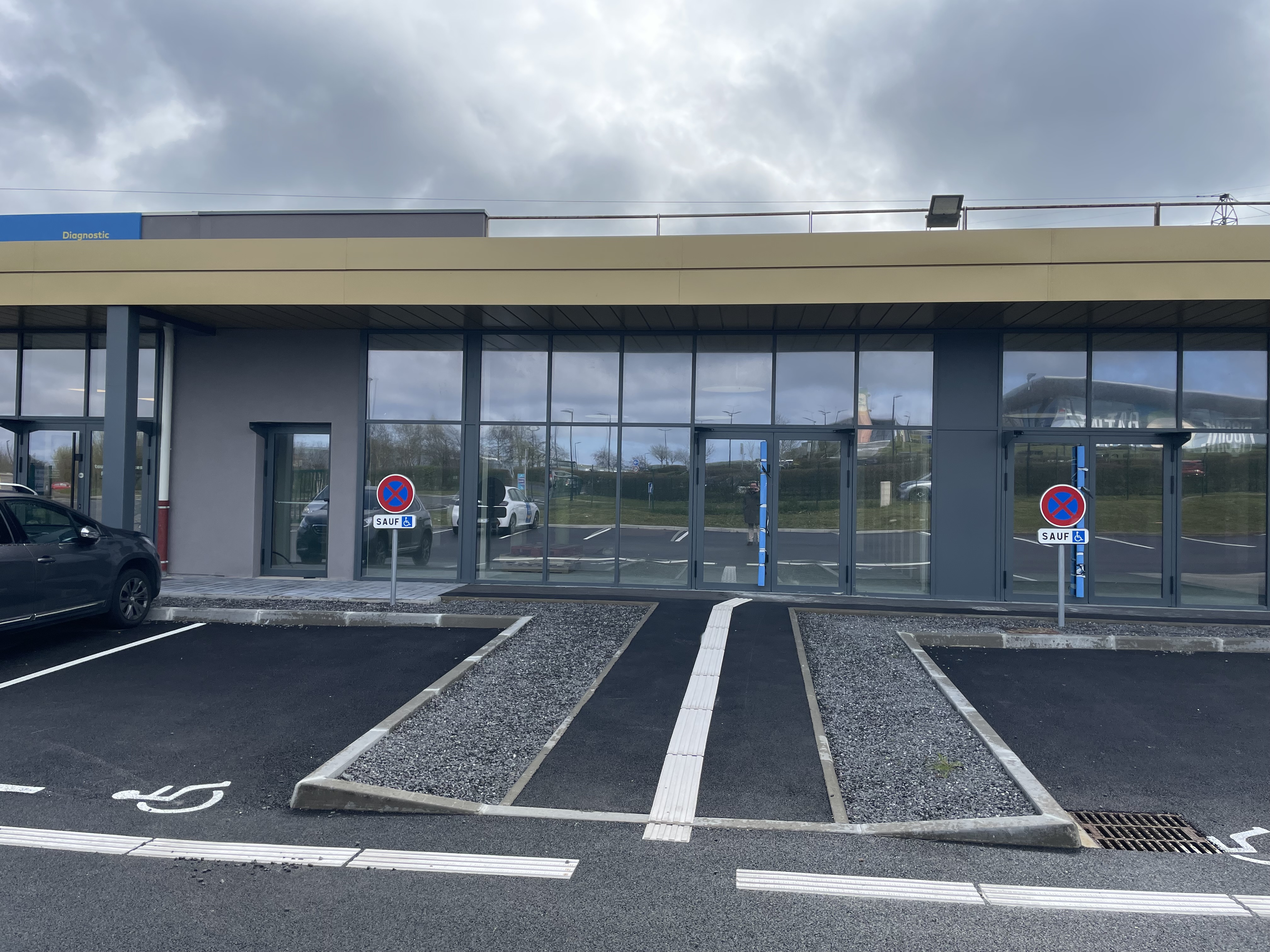 Location pure Local commercial 240 m² Saint-Martin-Boulogne - 2