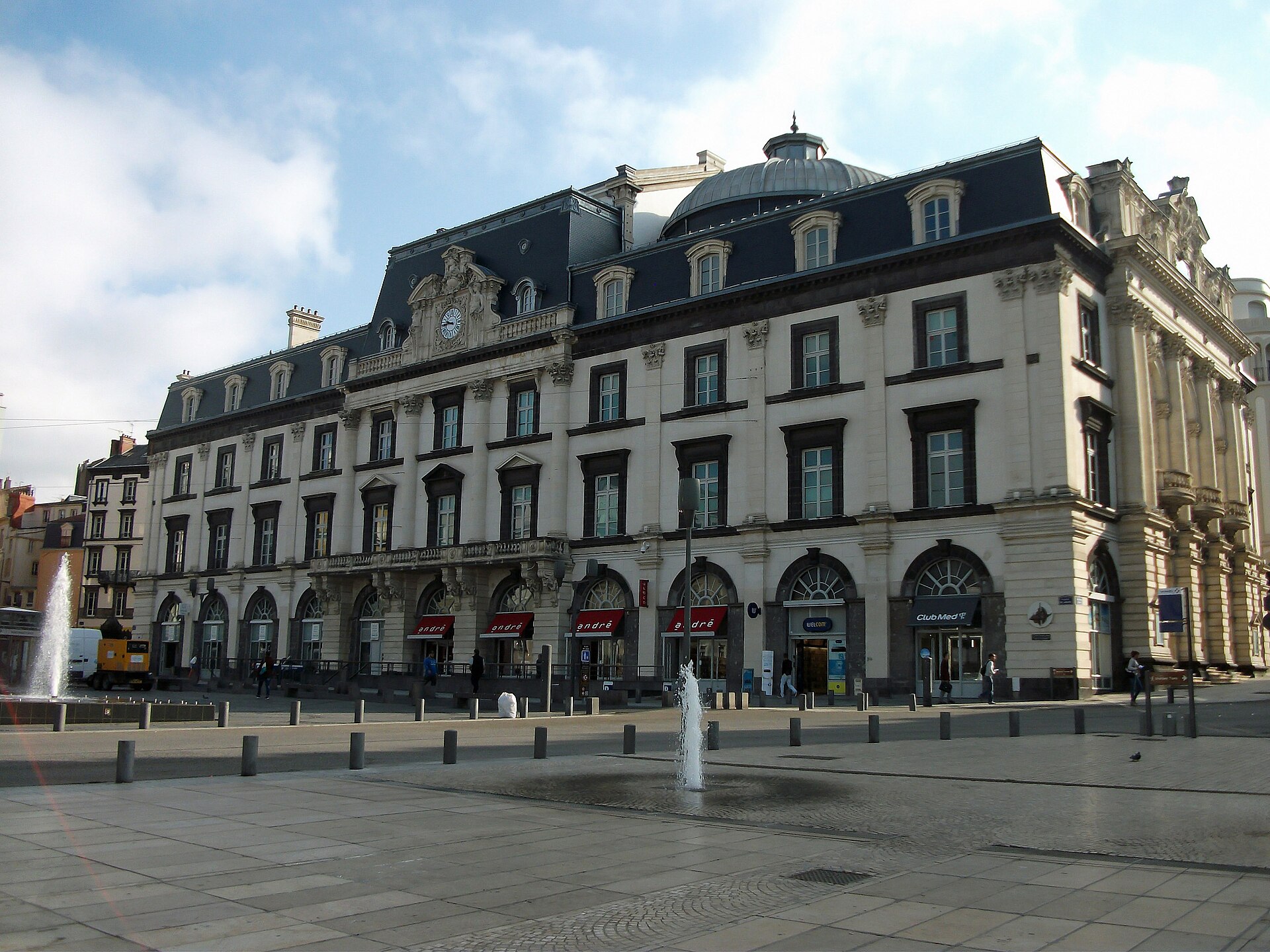 Location pure Local commercial 108 m² Clermont-Ferrand
