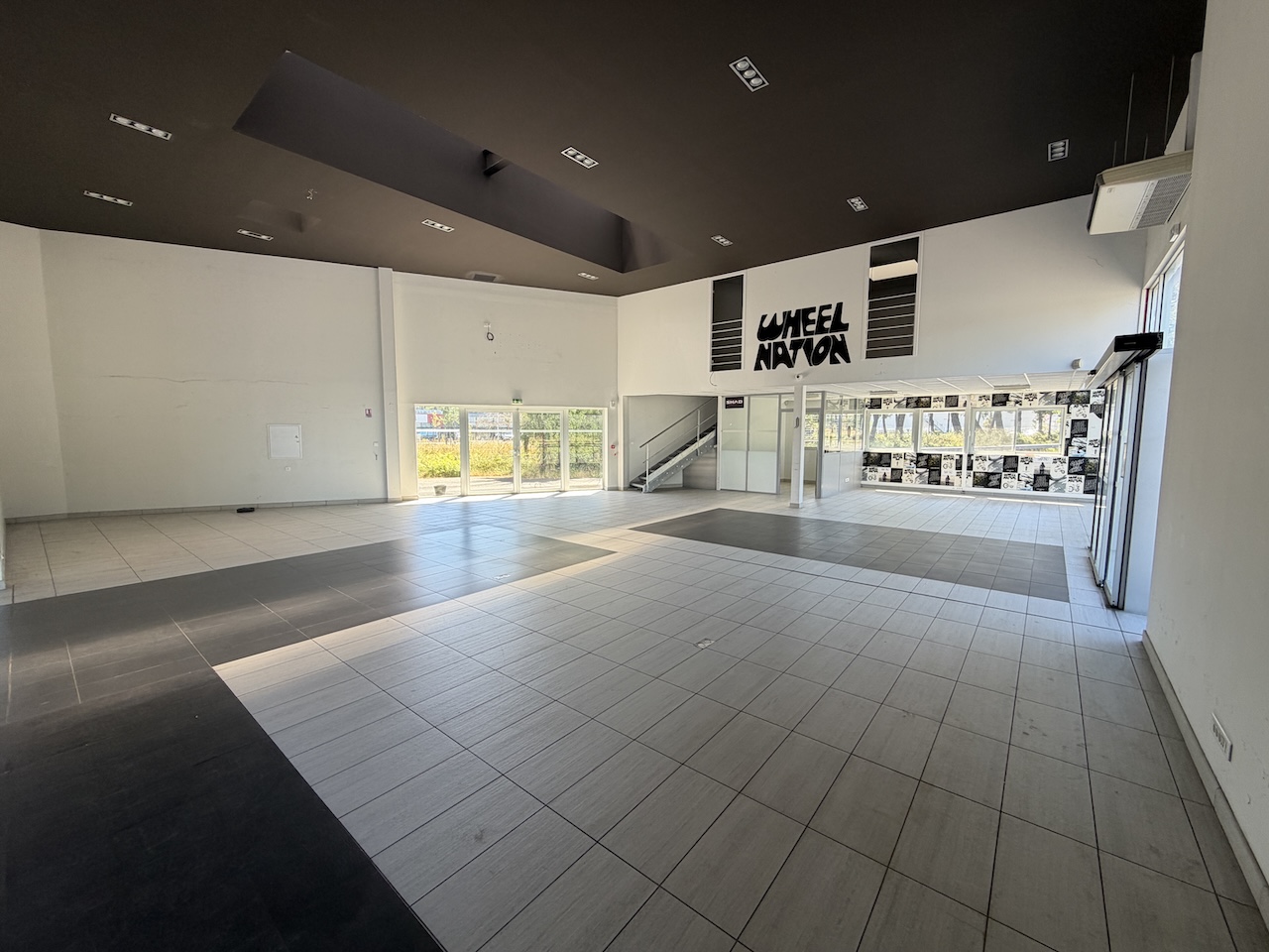 Location pure Local commercial 200 m² La Teste-de-Buch