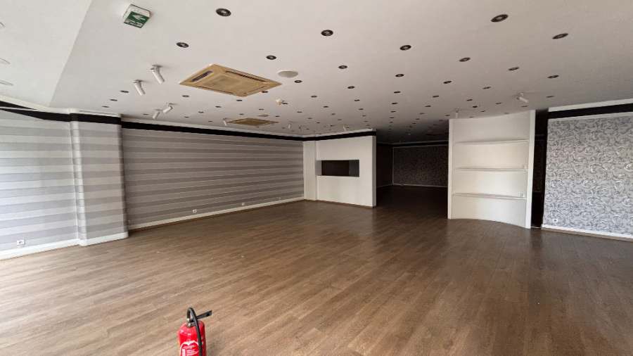Location pure Local commercial 137 m² Paris - 6