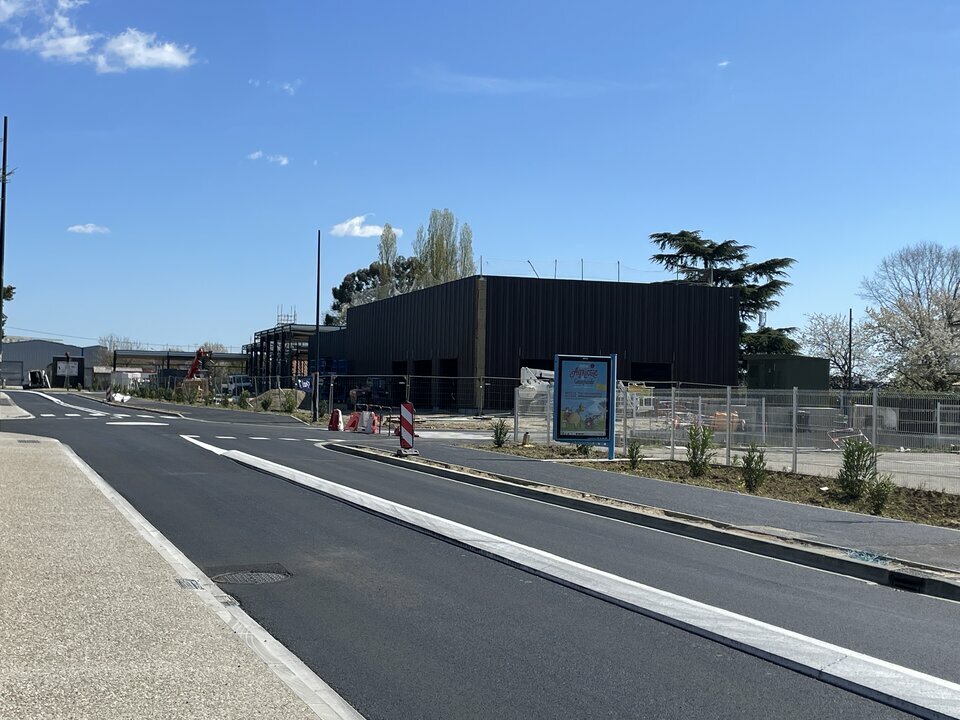 Location pure Local commercial 482 m² Agen - 2