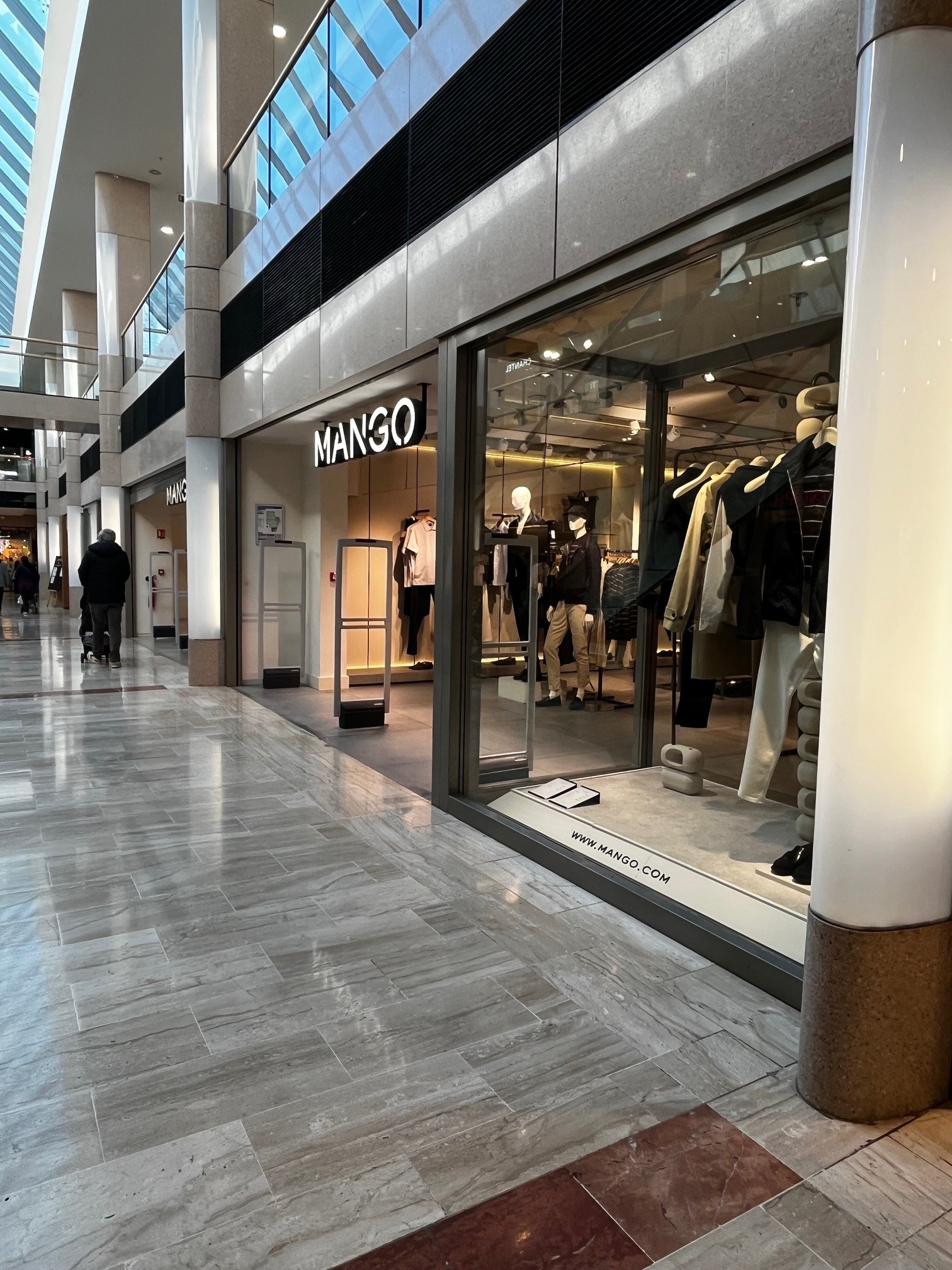 Location pure Local commercial 145 m² Poitiers - 2