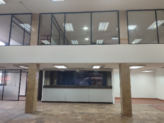 LOCAL COMERCIAL EN PLENA AV MARISCAL SUCRE Y MICHELENA