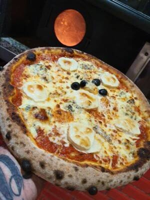 Photo du produit Pizza aux 4 Fromages, non contractuelle