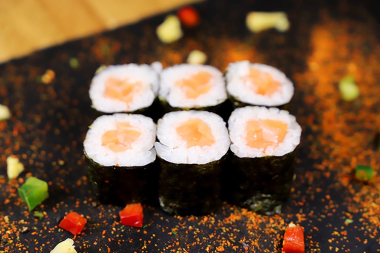 Photo du produit Menu Maki & Brochettes, non contractuelle
