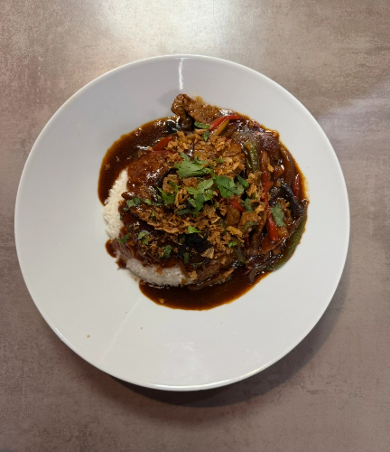 Photo du produit Wok Bœuf champignons noirs et pousses de bambou, non contractuelle