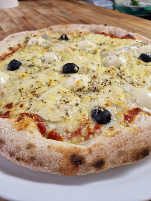 Photo du produit Pizza Quatre Fromages 🧀, non contractuelle