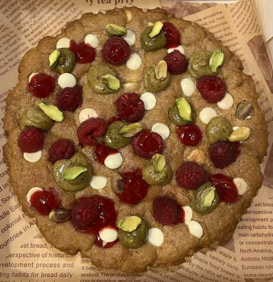 Photo du produit Maxi Cookie pistache framboise chocolat blanc 6/8 pers. à partager, non contractuelle