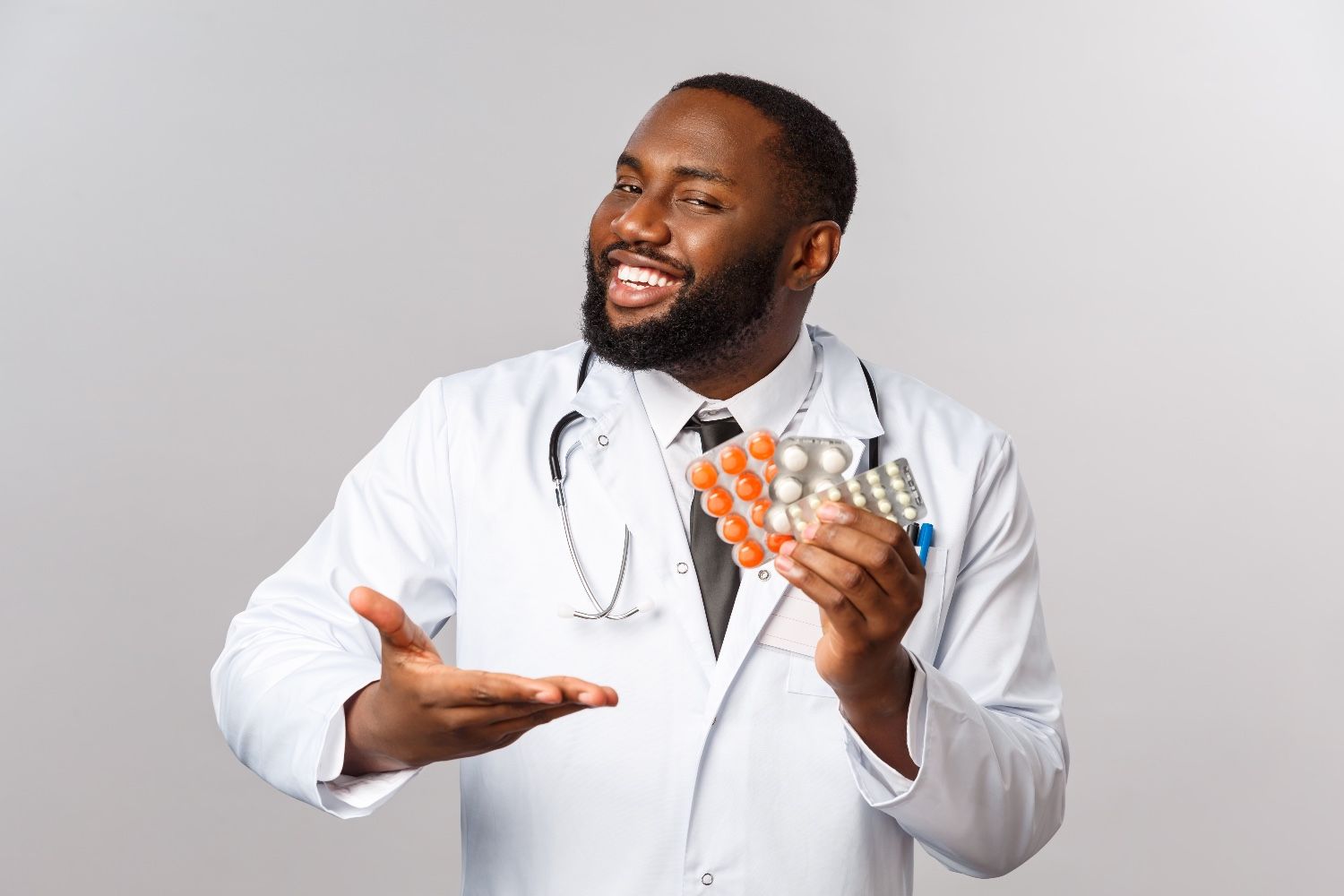 Medicine vs Nursing vs Pharmacy – Which One Should You Choose? (2026 Guide)