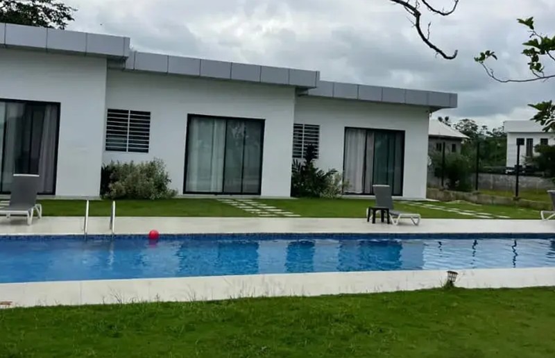 3-bedroom beachfront duplex Uniresa