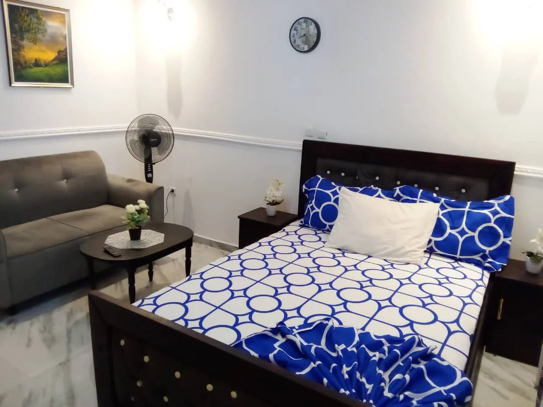 Chambre meublée