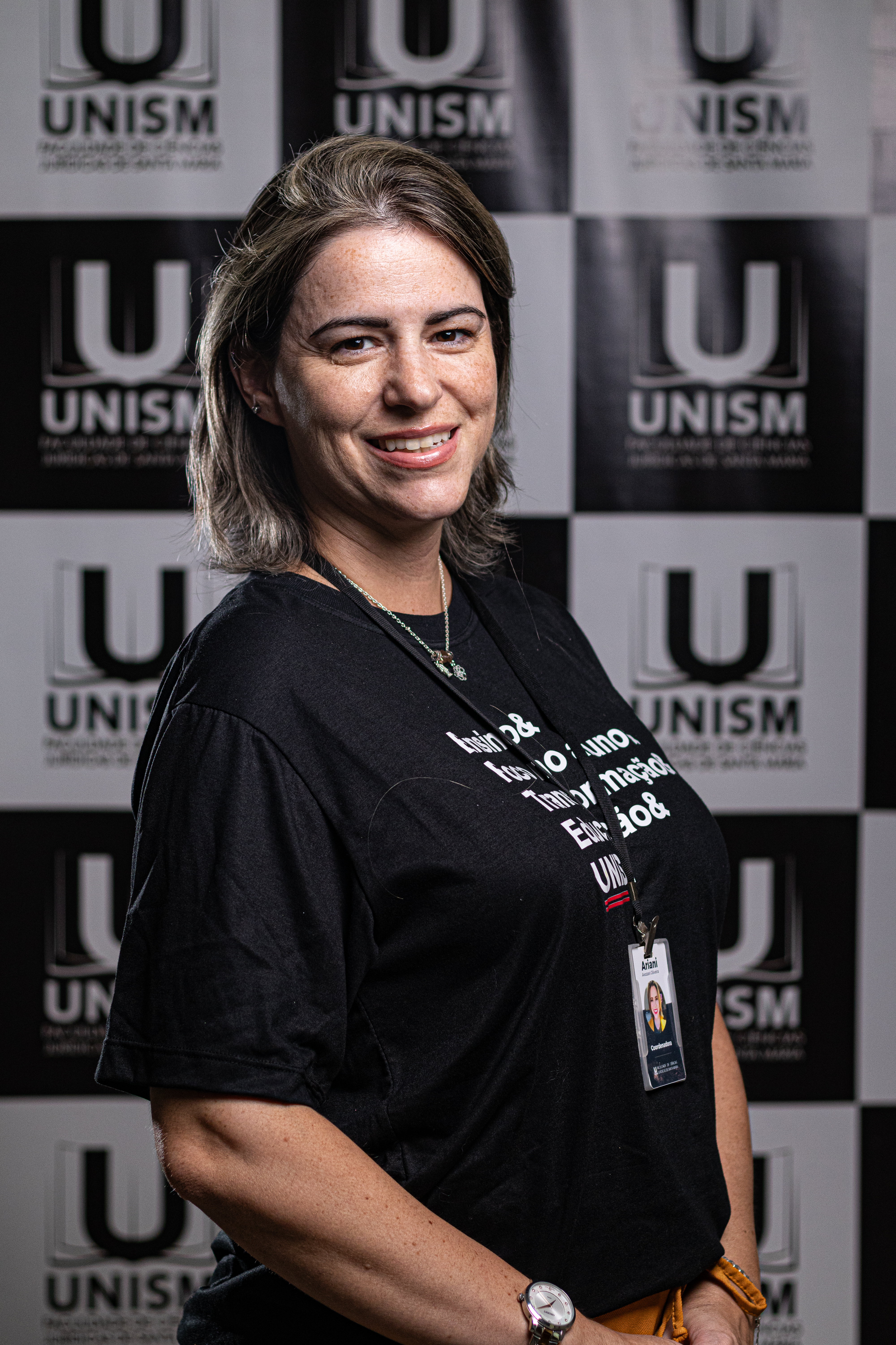 Profª. Ma. Ariani Avozani