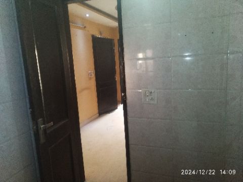 2 BHK Unfurnished Flat/Apartment for Rent at New Delhi - Image 1