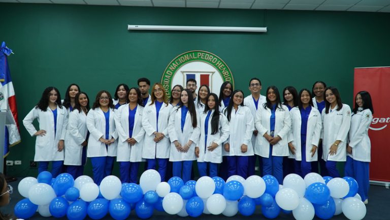 Escuela de Odontología de la UNPHU celebra emotiva Ceremonia de la Bata Blanca
