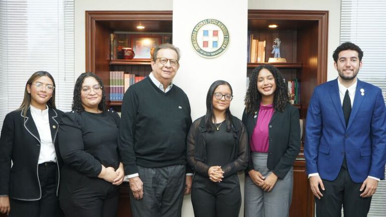 Estudiantes de Derecho de la UNPHU Concluyen Exitosamente Pasantía de Inmersión en el Sistema Legal de Estados Unidos