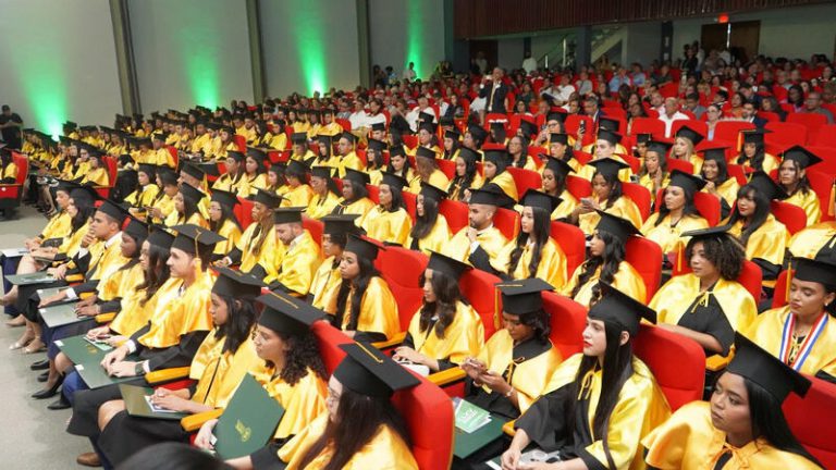 UNPHU Inviste a 944 Nuevos Profesionales en su Graduación ordinaria CLXV