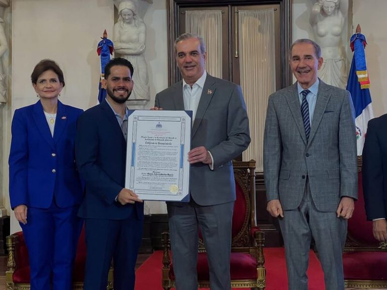 UNPHU Teacher and Researcher Receives 2025 Teaching Excellence Award