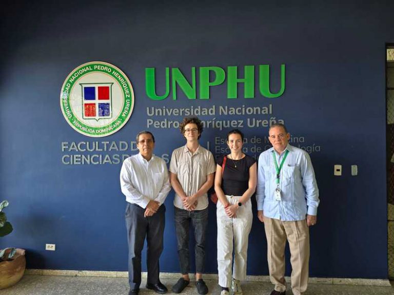 Estudiantes de Medicina de la Universidad de Columbia en Nueva York realizan entrenamiento en la UNPHU