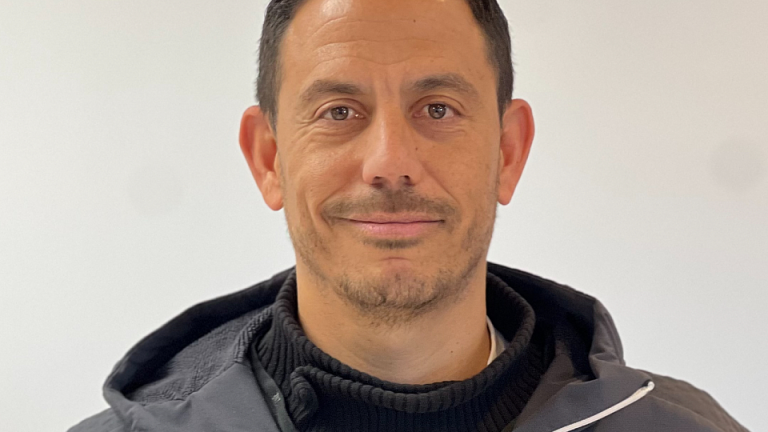 Dr. Claudio Vázquez, Egresado Distinguido de la UNPHU, médico de la Real Federación Española de Fútbol (RFEF)