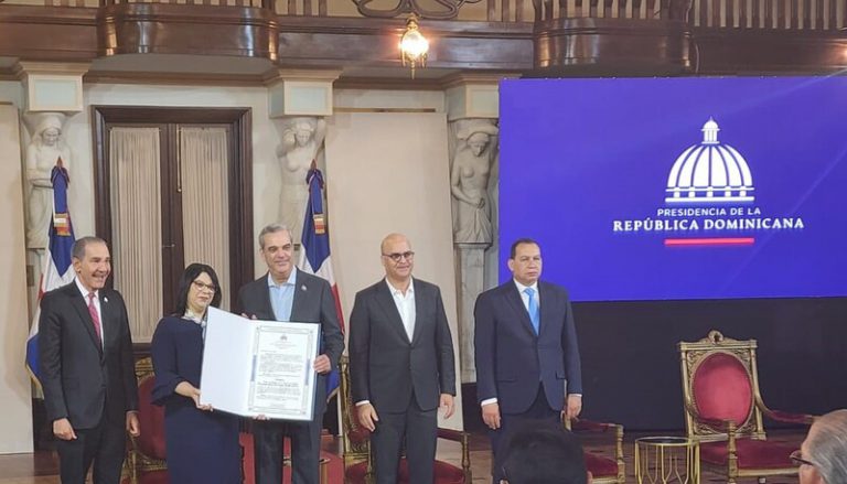 UNPHU Recibe Certificación de Evaluación Quinquenal por parte del Mescyt
