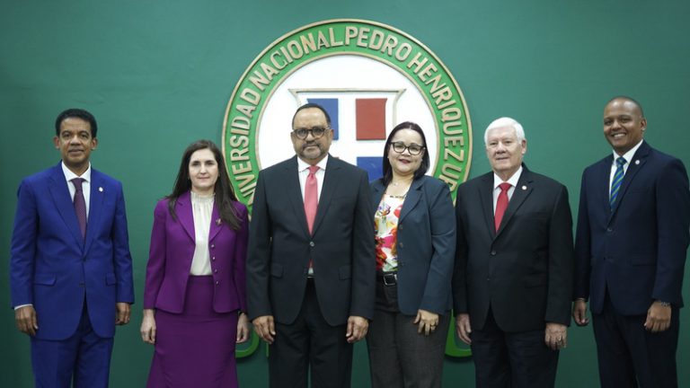 UNPHU realiza cátedra magistral sobre la configuración jurídica del Estado dominicano