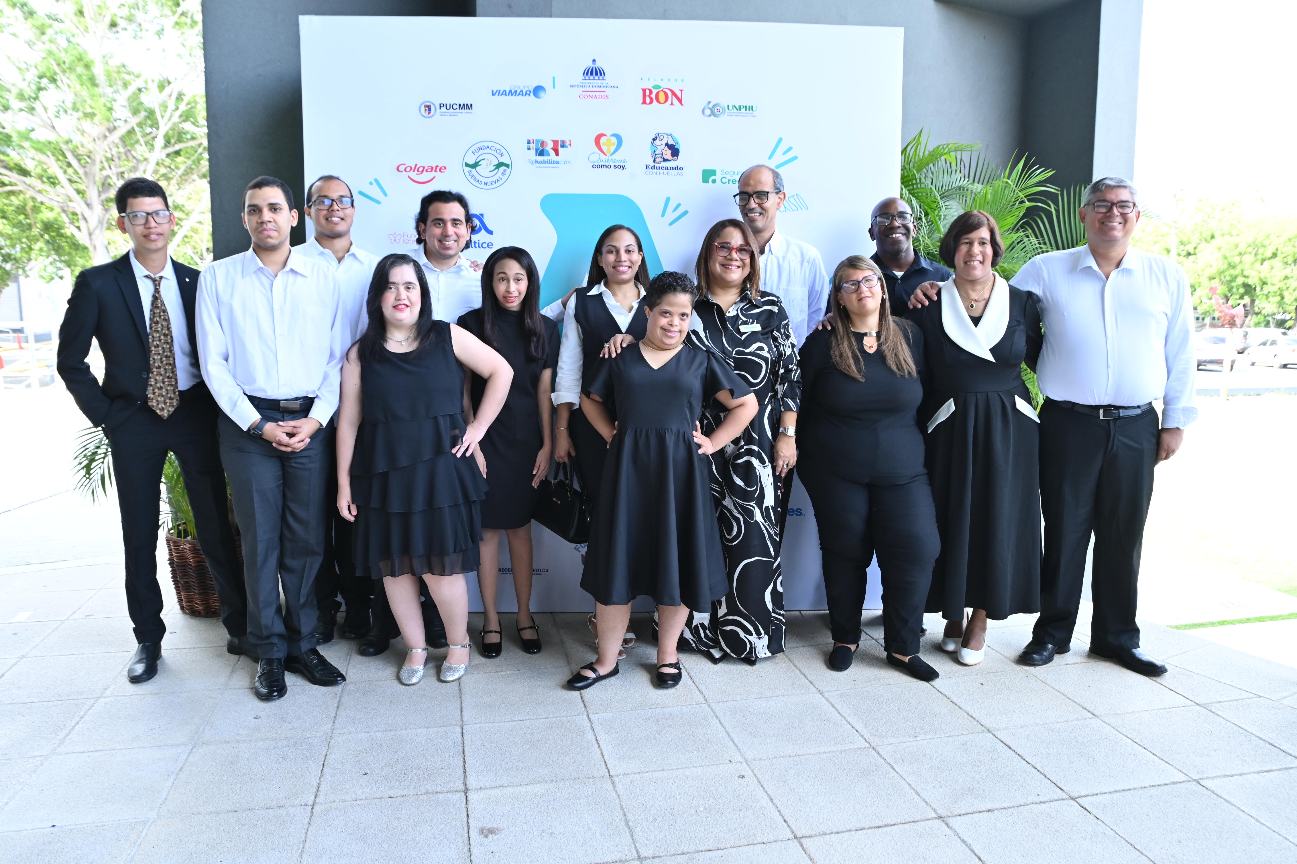 UNPHU y Abraza celebran primera graduación del Programa de Prácticas de Empleo Inclusivo