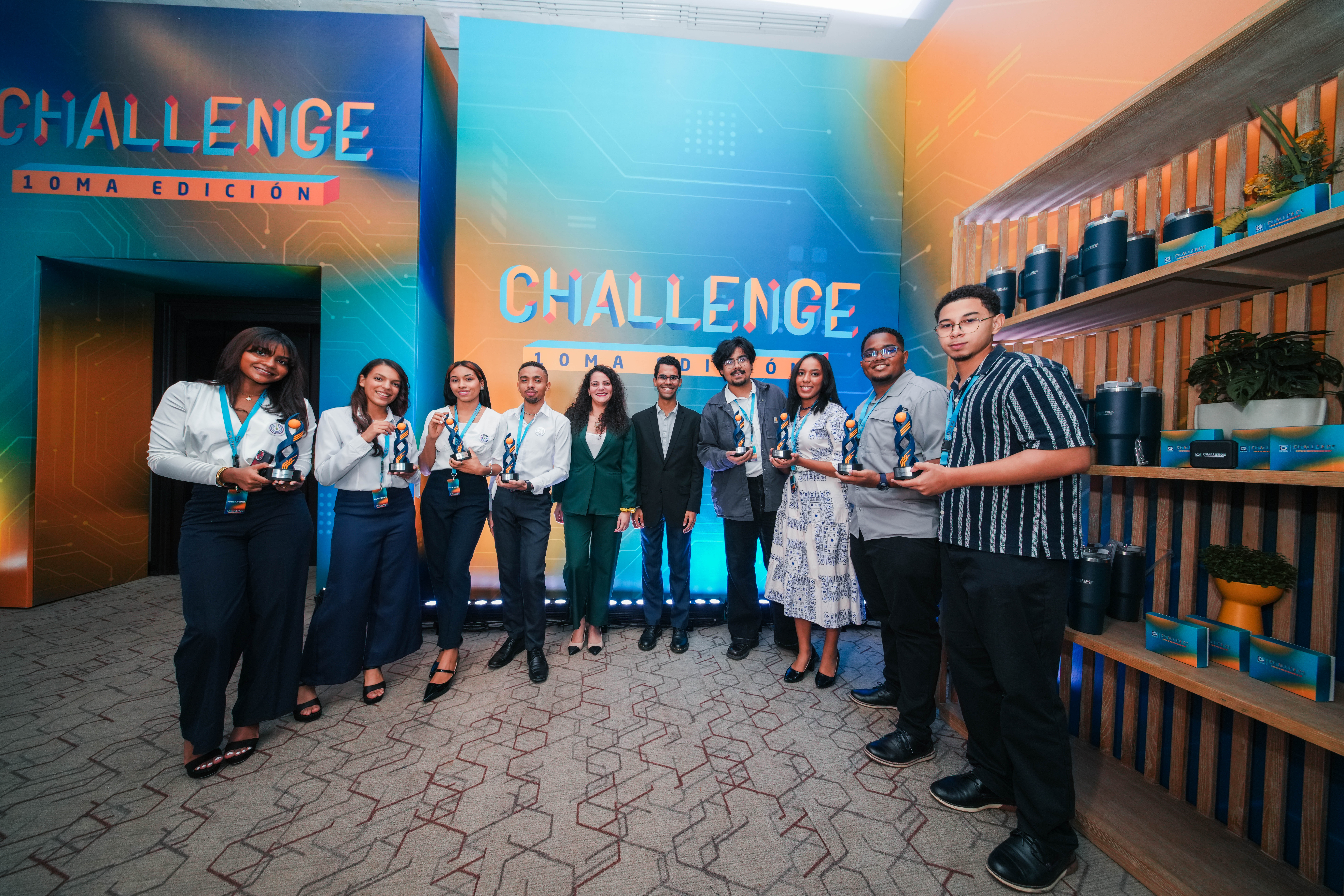 Estudiantes de la UNPHU reciben menciones especiales en el Challenge Popular 2026